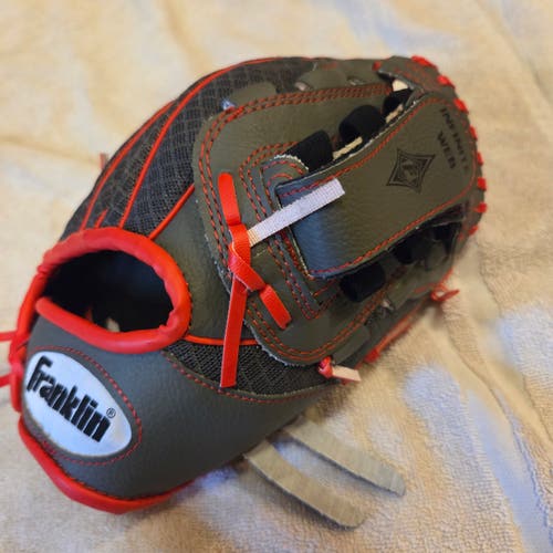 Franklin RH Shok Sorb Baseball Glove 10.5" Nice Game Ready Glove. Ages. 4-9