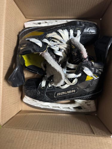 2020 Bauer Supreme 3S Hockey Skates Regular Width Size 3.5 (Used)