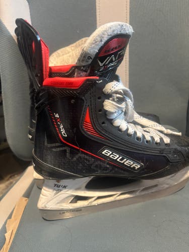 2021 Bauer Vapor 3X Pro Hockey Skates Regular Width 6.5 (Used)