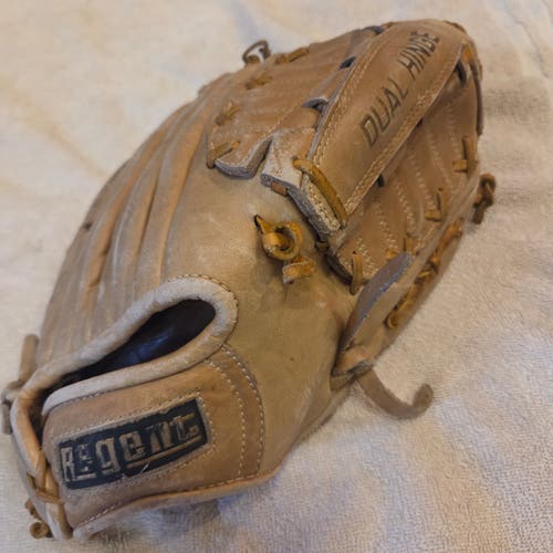 Regent R-700 RH Baseball/Softball Glove 12.5" Game Ready Top Grain Cowhide. Pro-Lock Pocket