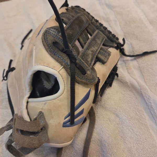 Easton RH Black Magic Softball Glove 12" oil-tanned leather. Game Ready