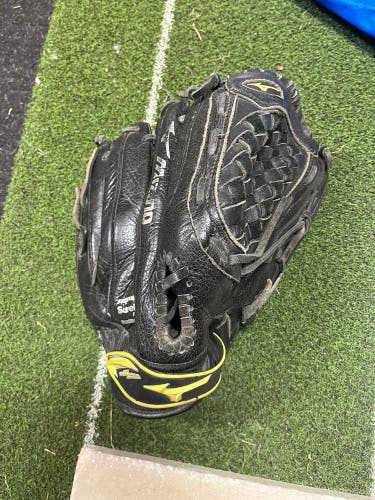 Mizuno  RH Softball Glove 12" (Used)