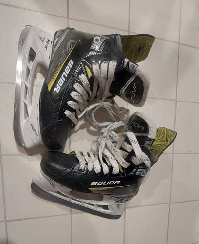 Black 2023 Bauer Vapor X4 Hockey Skates Regular Width Size 3.5 (Used)