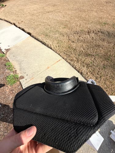 (Used) SENIOR Kova neck guard