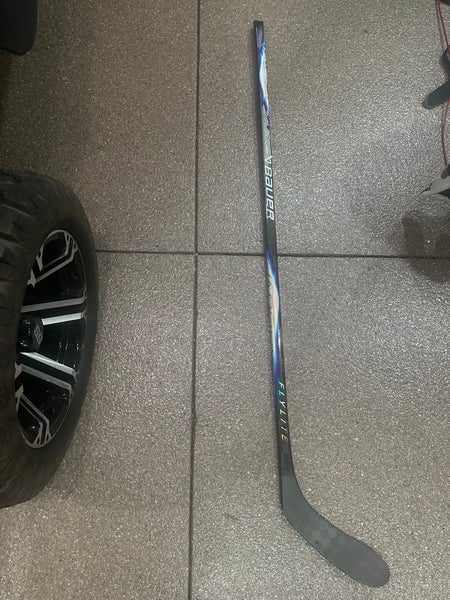 Junior Bauer Vapor Flylite Left Hand Hockey Stick P28 50 Flex (Used)