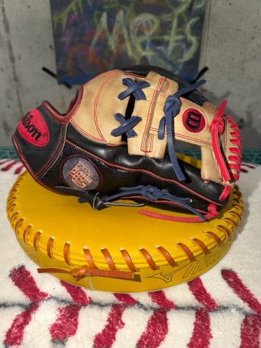 Wilson A2000 RH Baseball Glove 11.75" (Used)