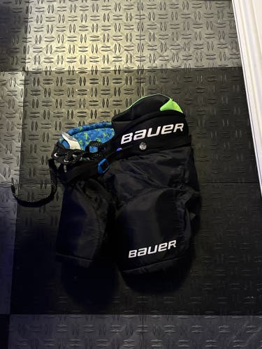 Youth Small Bauer X Hockey Pants (New)