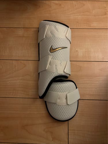 Nike Diamond Elite Batter's Leg Guard Adult Cream Gold