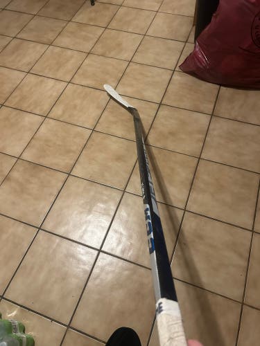 Auston Matthew’s pro stock stick ccm trigger 7 dressed as ft4)