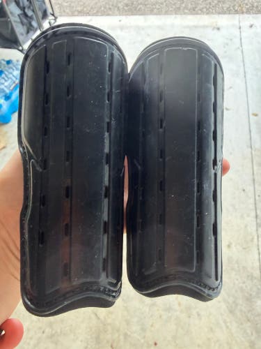 Unisex Medium Adidas Shin Guards (Used)