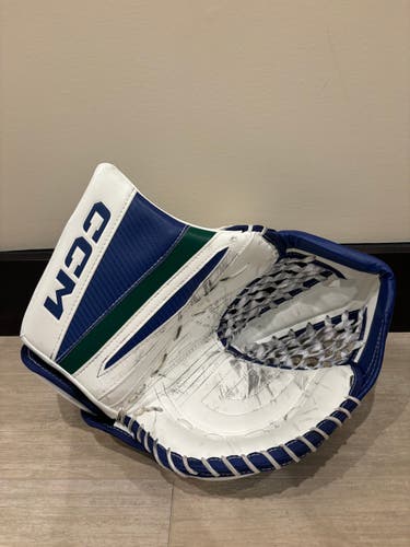 Thatcher Demko Eflex 7 Glove (Used in CCM Photo Shoot Video)