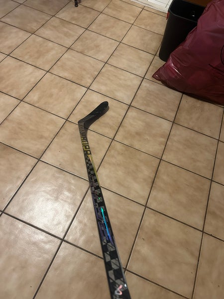 Intermediate Bauer Pulse Right Handed Hockey Stick P28 61 Flex Pro Stock (Used)