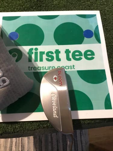 Cleveland Ladies Bloom Putter 33 Inches (RH) & Head Cover
