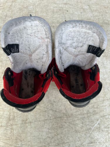 2021 Bauer Vapor 3X Pro Hockey Skates Regular Width Size 1.5 (Used)