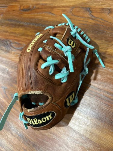 Wilson A2000 RH Infield Baseball Glove 11.5" (Used)