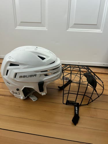 Large Bauer Re-Akt 155 Helmet Pro Stock (New)