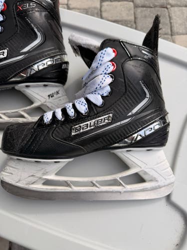 Black Bauer Vapor Hockey Skates Regular Width Size 3.5 (Used)