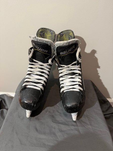 Black 2024 Bauer Supreme M40 Hockey Skates Regular Width 7 (Used)