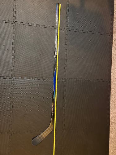 Senior Bauer Vapor Flylite Right Handed Hockey Stick P92 70 Flex Pro Stock