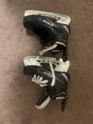 CCM Tacks 9070 Skates Regular Width Size 6