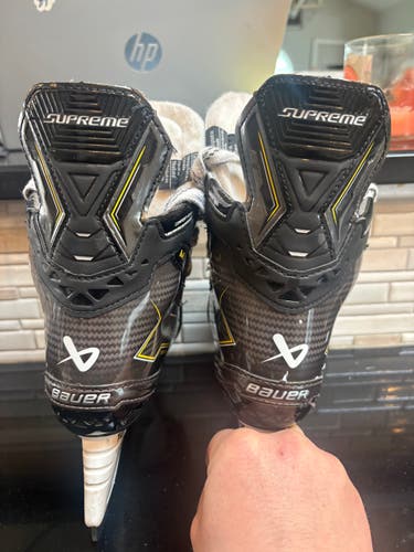 Bauer Supreme M40 Hockey Skates Regular Width Size 1.5 (Used)