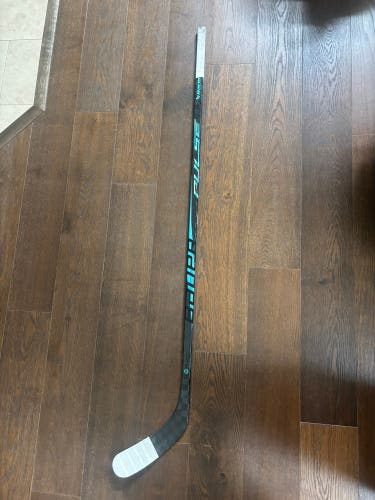 Senior Bauer Pulse Right Handed Hockey Stick 65 Flex (Used)
