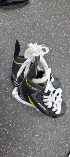 Used CCM 1052 10J Youth Hockey Skate Youth 10.0 11497-C000157060