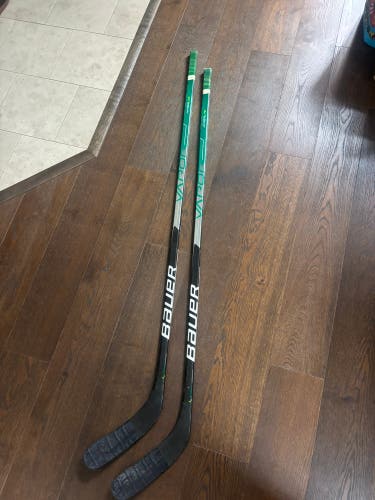 Intermediate Bauer Vapor Hyperlite Right Handed Hockey Stick P88 70 Flex Pro Stock (Used)