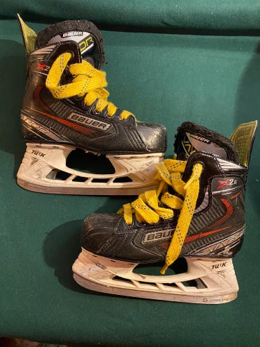 Black 2019 Bauer Vapor X2.6 Hockey Skates Regular Width Size 1 (Used)