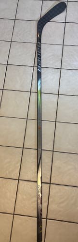 Senior Bauer Vapor Hyperlite 2 Right Handed Hockey Stick P28 70 Flex Pro Stock (Used)