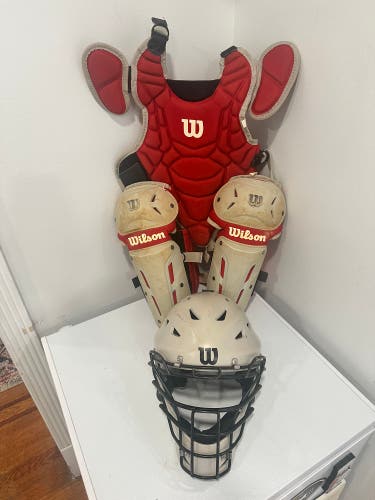 YOUTH SM-MED; Wilson EZ Gear Kit Catcher's Complete Set (Used) W/ Knee Supports! FREE SHIPPING
