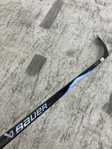 Senior Bauer Vapor Flylite Hockey Stick Right Handed P92 77 Flex (Used)