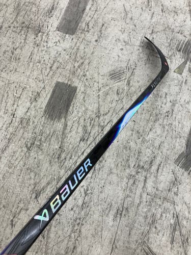 Senior Bauer Vapor Flylite Hockey Stick Right Handed P92 77 Flex (Used)