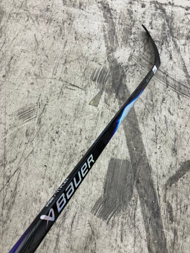 Senior Bauer Vapor Flylite Hockey Stick Right Handed P92 77 Flex (Used)