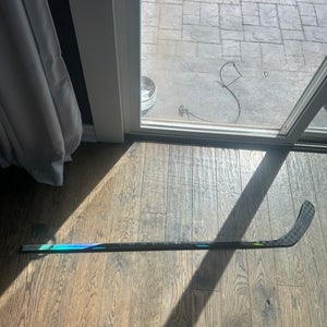 Junior Bauer Nexus Tracer Right Handed Hockey Stick P92 30 Flex (Used)
