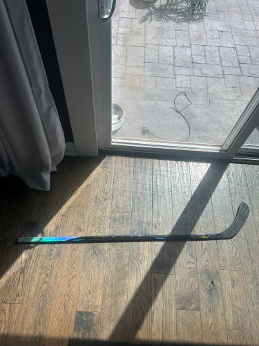 Junior Bauer Nexus Tracer Right Handed Hockey Stick P92 30 Flex (Used)