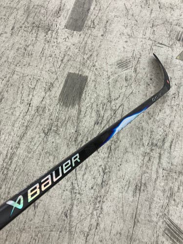 Senior Bauer Vapor Flylite Hockey Stick Right Handed P92 77 Flex (Used)