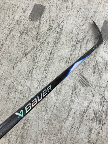 Senior Bauer Vapor Flylite Hockey Stick Right Handed P92 77 Flex (Used)