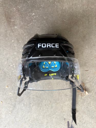 Medium Bauer Re-Akt 150 Helmet (Used)