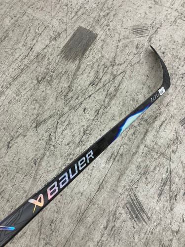 Junior Bauer Vapor Flylite Hockey Stick Right Handed P92 50 Flex (Used)