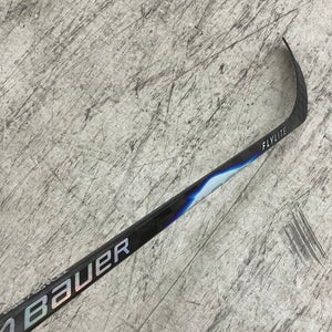Junior Bauer Vapor Flylite Hockey Stick Right Handed P92 50 Flex (Used)