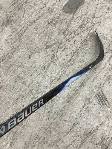 Junior Bauer Vapor Flylite Hockey Stick Right Handed P92 50 Flex (Used)