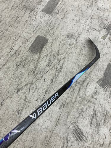 Intermediate Bauer Vapor Flylite Hockey Stick Right Handed P92 65 Flex (Used)