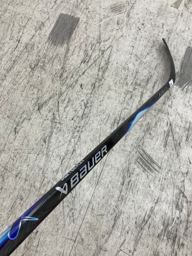 Intermediate Bauer Vapor Flylite Hockey Stick Right Handed P92 65 Flex (Used)