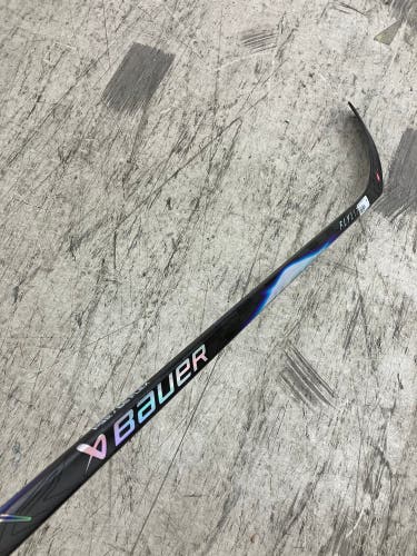 Intermediate Bauer Vapor Flylite Hockey Stick Right Handed P92 65 Flex (Used)
