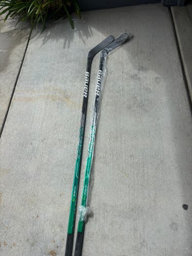 Intermediate Bauer Vapor Hyperlite Right Handed Hockey Stick P88 65 Flex Pro Stock (New)