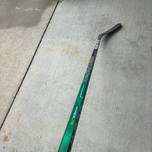 Intermediate Bauer Vapor Hyperlite Right Handed Hockey Stick P88 65 Flex Pro Stock (New)