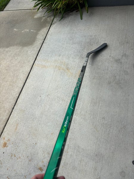 Intermediate Bauer Vapor Hyperlite Right Handed Hockey Stick P88 65 Flex Pro Stock (New)