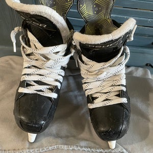 Black 2024 Bauer Supreme M40 Hockey Skates Regular Width 7 (Used)