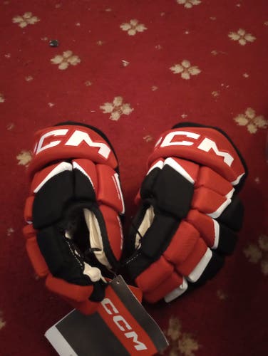 CCM JetSpeed FT680 Gloves 11" (New)